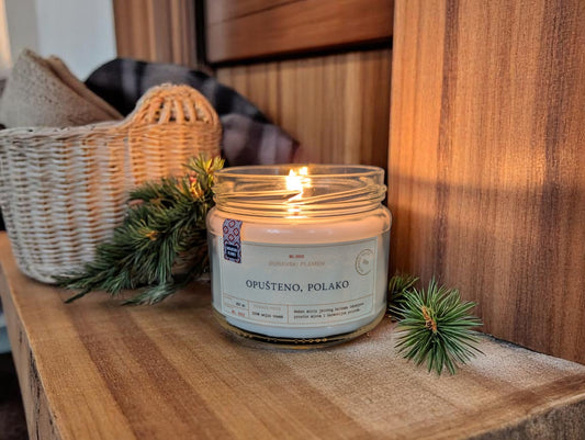 OPUŠTENO, POLAKO  – SOJINA MIRISNA SVEĆA SA MIRISOM JELOVOG BALZAMA