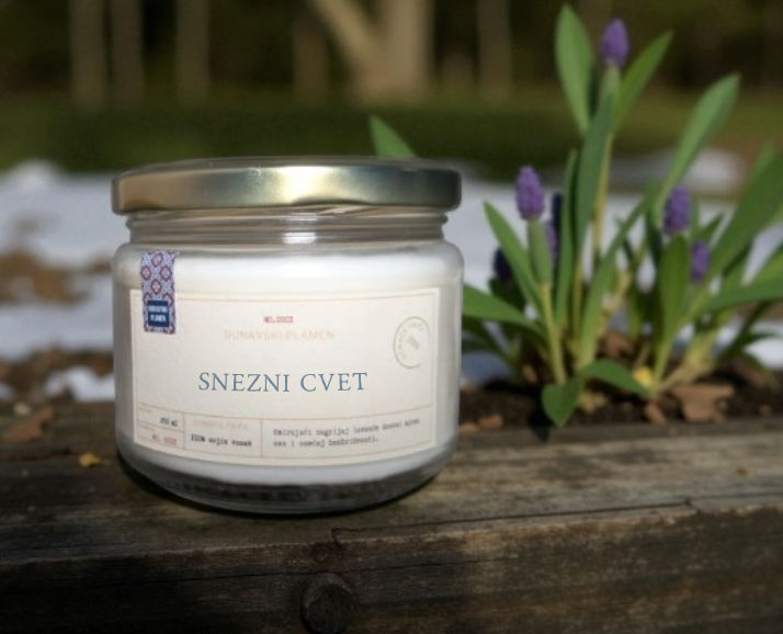 SNEŽNI CVET – SOJINA MIRISNA SVEĆA SA MIRISOM MRAZNIH CVETOVA