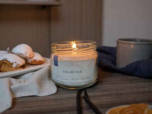 rucno radjena sveca sa vanilom i karamelom

